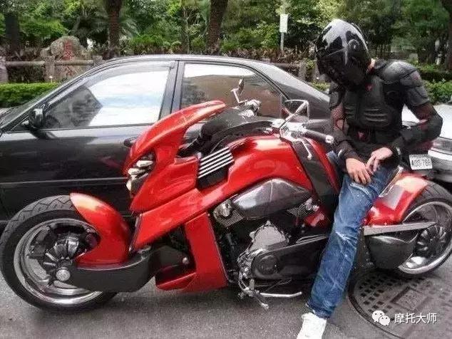 周杰伦发布新歌了，再快的H2，也追不回爱坐阿斯顿马丁的女孩！