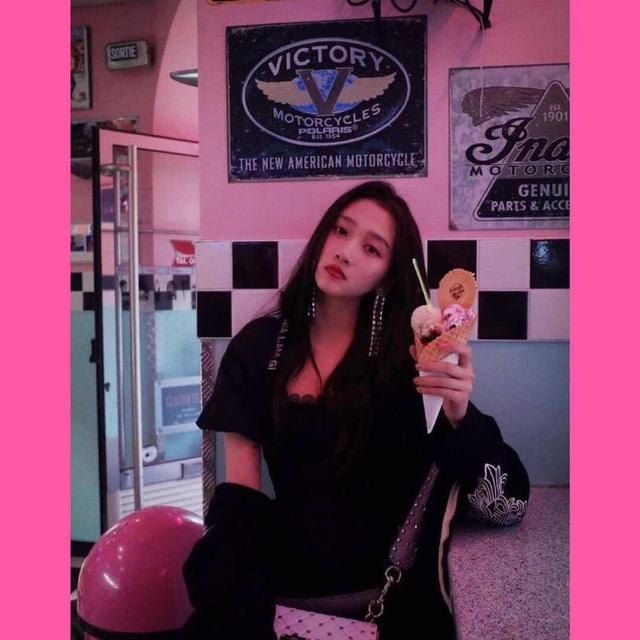 换装后的关晓彤，少女感爆棚