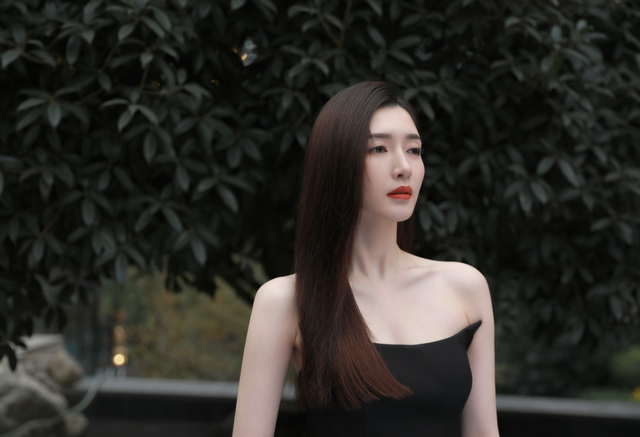 完美女神是假的，胯宽腿粗，溜肩没腰，生图揭露人间真实