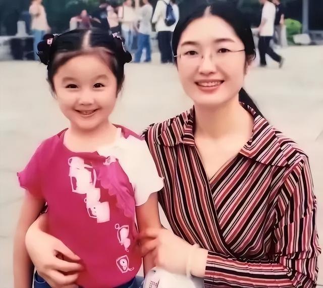 14年前，靠魔性广告语走红却遭非议的“点读机女孩”，如今已让人不敢高攀