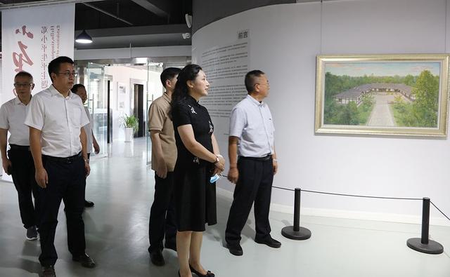 她被誉为最美女校长，39岁成教授，49岁当大学校长，54岁知性美丽