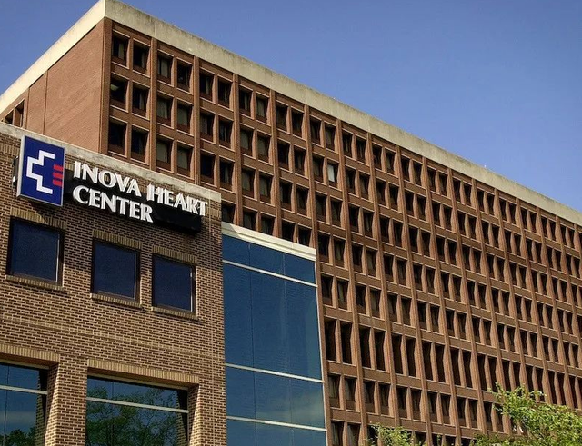 98年美国女子在家赤裸身亡，留下180处伤口，一张照片成破案关键