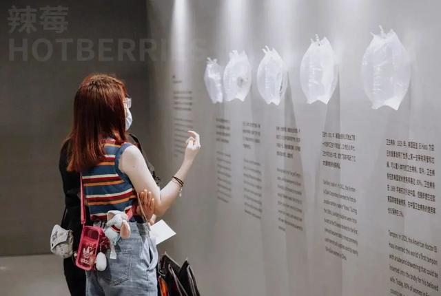 在家看A片被老妈撞见，她反手就带我去了个“18禁”场所