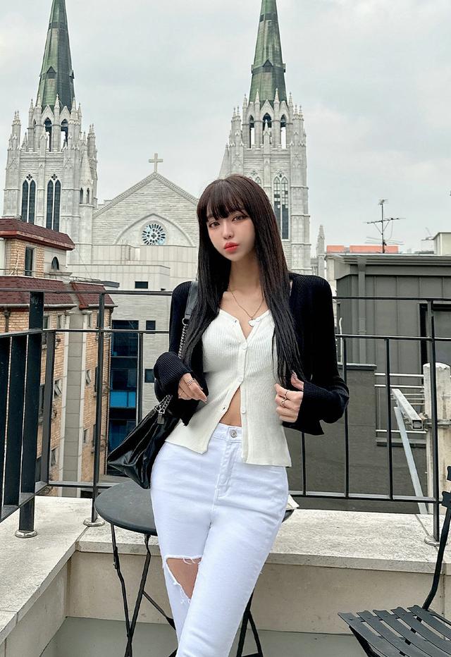 辣妹装太适合春天了，甜美酷飒的风格，回头率百分百