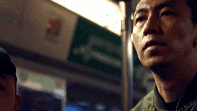 住手，放开那个姑娘