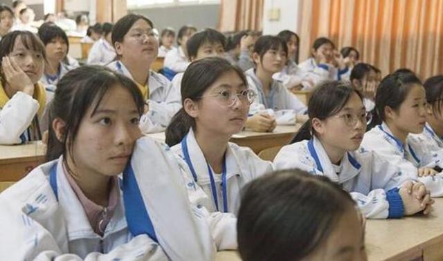 上不了普高,就去职高读卫校?那些卫校毕业的女学生,后来怎样了