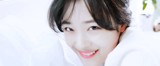 碰瓷刘亦菲还全网好评，姐这张脸真是集天地精华了吧