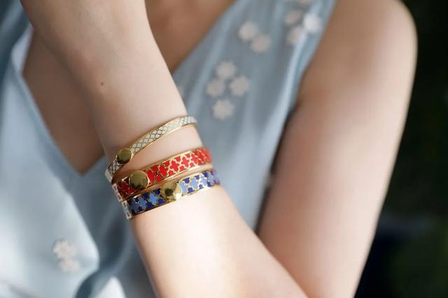 凯特、戴妃同款手镯，英国王室都爱的瓷器，情人节送礼大气有格调