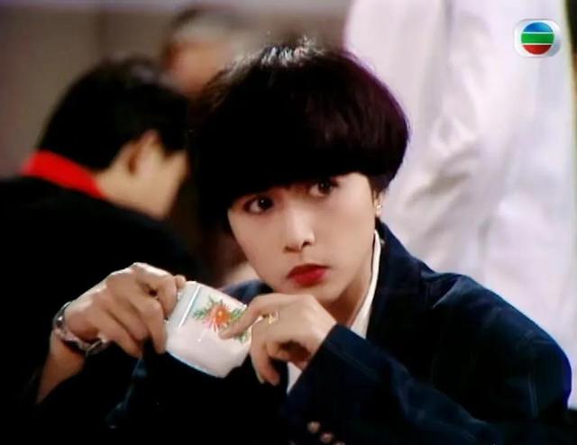 港圈“一眼万年”的短发美女，只服这12位，惊艳洋气，又美又酷帅