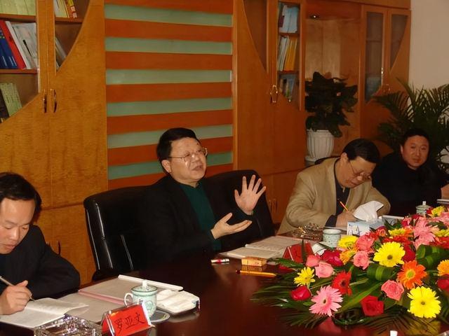 文强注射死刑前一天，重庆公安局长王立军和他谈话50分钟