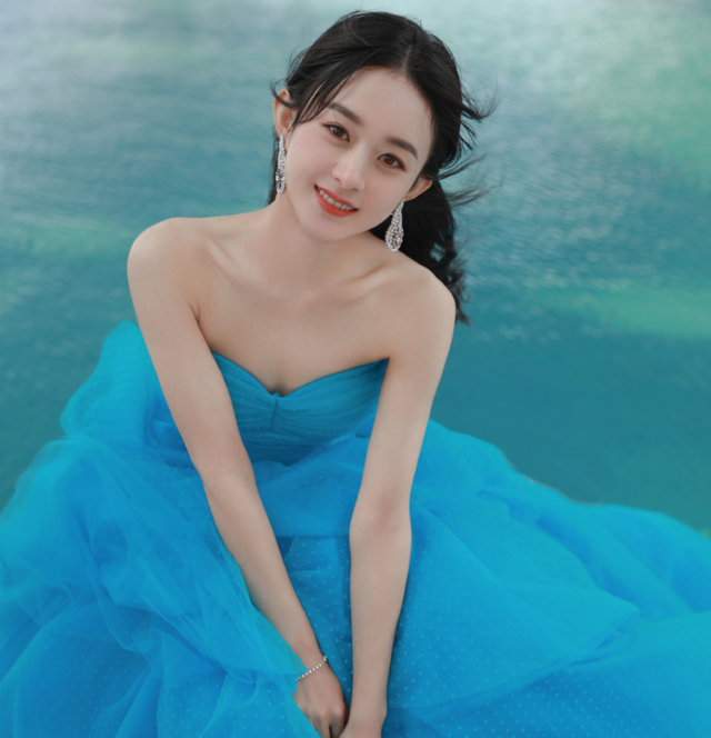 2020年女星红毯十大惊艳造型，可爱在性感面前不值一提