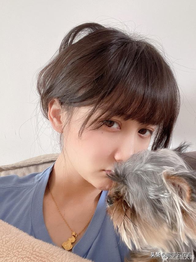 97年美女游戏博主王萌迷人美照欣赏，好漂亮啊