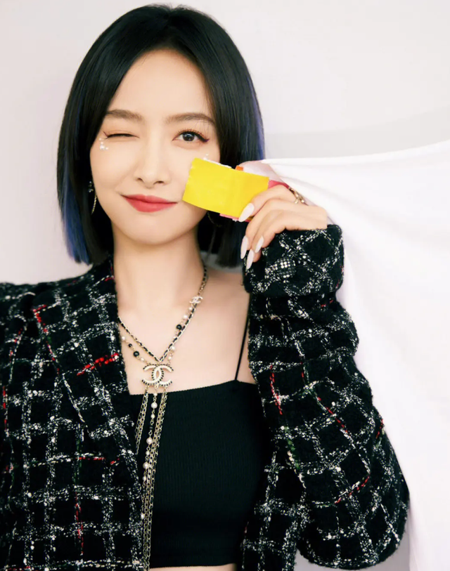 完美女神是假的，胯宽腿粗，溜肩没腰，生图揭露人间真实