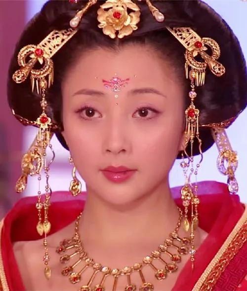 山城重庆美女众多，这八位重庆女星，个个温柔美丽，知性大方