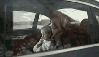 美女在泳池边跳舞，下一秒把我逗笑了，太搞笑了