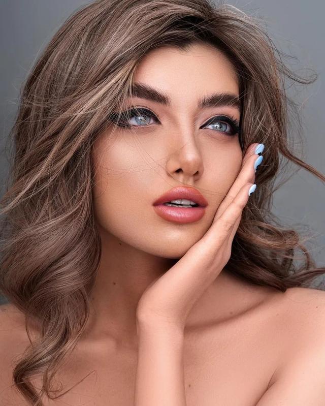 国外的美女：艳丽迷人