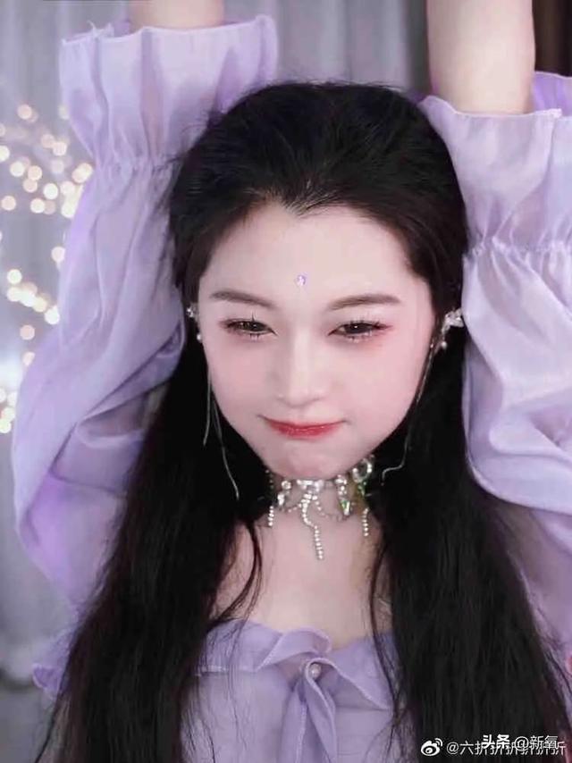 坐拥100万粉丝的美少女,直播间点赞量高达1亿,实力如何?