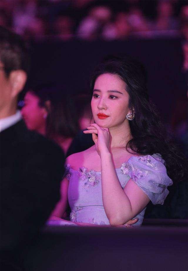 8位堪称“半身美人”的女星,穿上礼服惊艳四射,真实腿短又腿粗