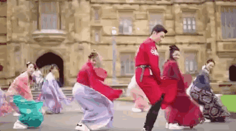 90后中国姑娘，在澳洲街头搞“事情”，竟然美哭外媒、惊动CCTV