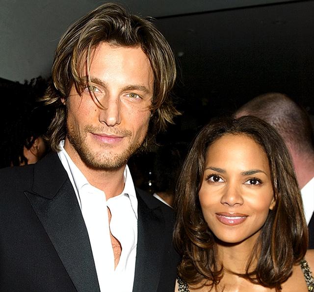 令人惊艳的黑珍珠：伊曼和丈夫甜蜜恩爱24年，哈莉·贝瑞离过3次婚