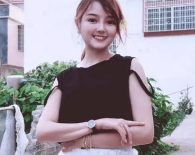 “最美袖珍人”黄韵伊,1米35酷似女明星,年入百万仍然单身