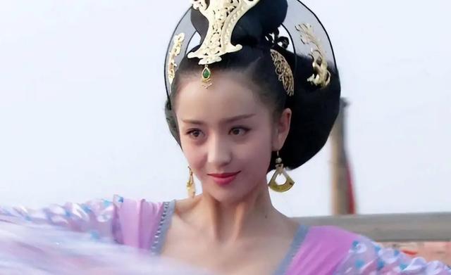 “美人出浴”别尬演，有人一眼万年，有人我想把她按回水里