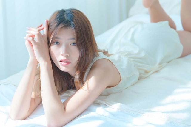 一位妻子在外出差 ，用聊天软件试探老公发现惊天秘密的真实故事。