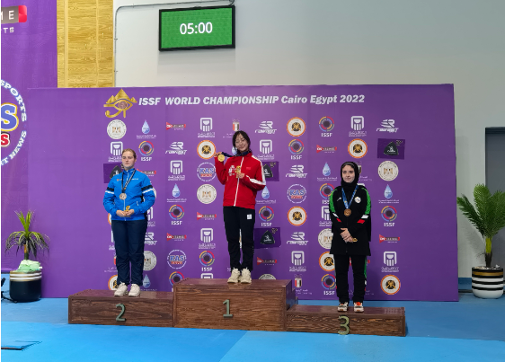 18岁高中女生连夺四金,叮嘱父母不要发朋友圈!妈妈:已发,把她屏蔽了