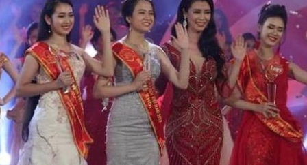 越南“最有才”女大学生出炉!95后女孩才貌双全被奉校园女神