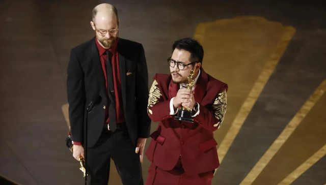 华人之光！全网刷屏的奥斯卡影后，但我只能为杨紫琼高兴5分钟