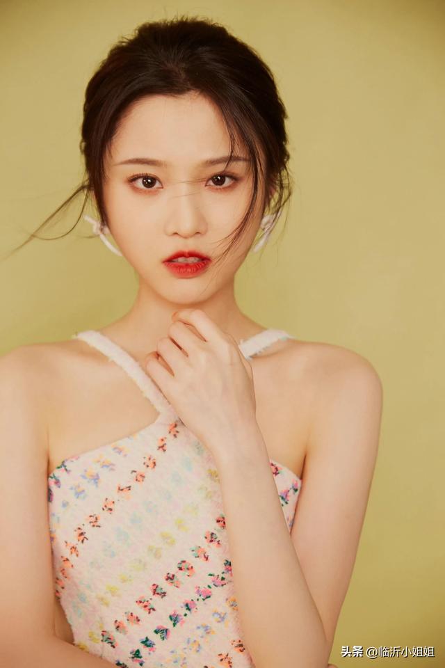 张慧雯，极具灵动气息的温柔美少女，清新靓丽的容颜，让人爱慕