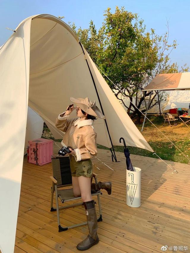 清纯靓丽女明星鲁照华，甜妹子瞬变酷妹，休闲露营东方绿舟