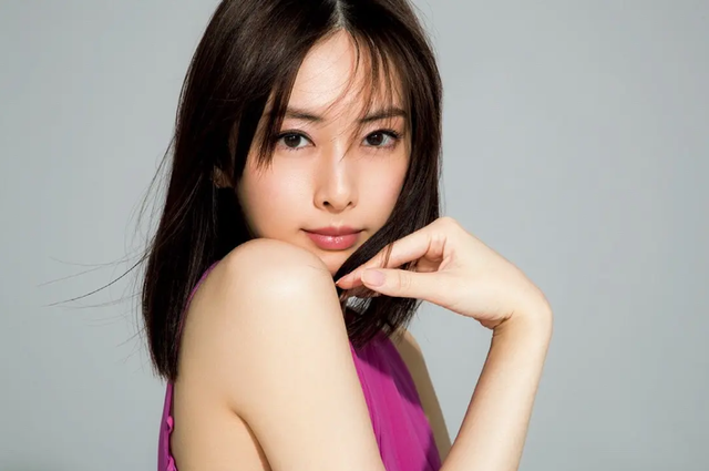 日本最美女星排行，佐佐木希那么漂亮才第九，第一拥有完美长相