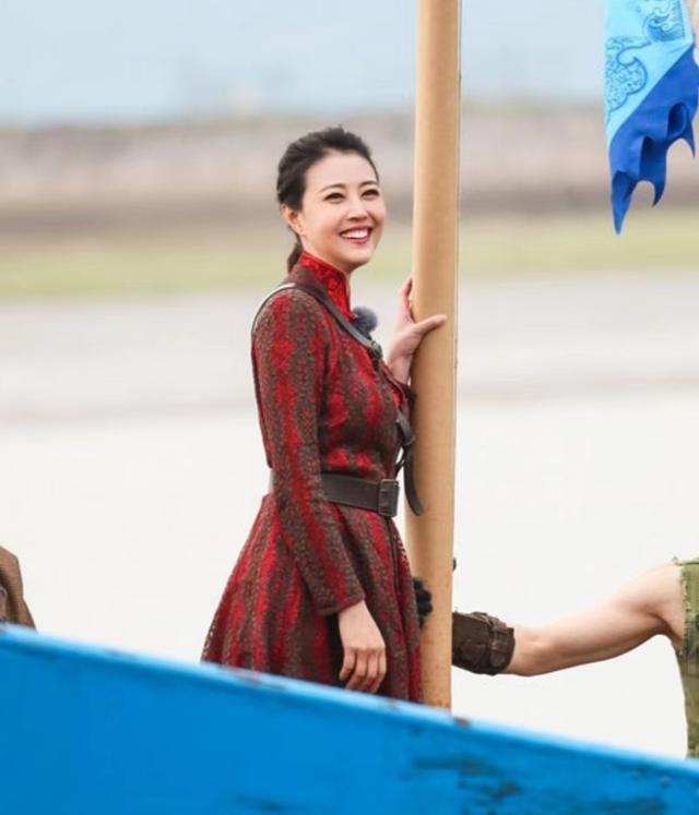 人美心善！港知名女星晒万尺豪宅再添新宠，独居北京不婚不生