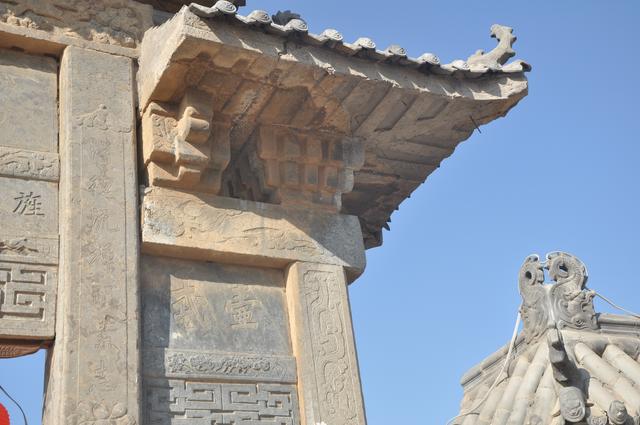 留有残缺的贞洁牌坊，隐藏着女子不为人知苦楚羞涩的往事