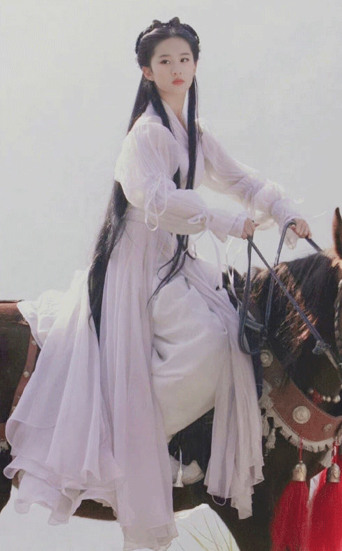 16位女明星骑马大PK！小枫唯美、刘涛好酷、左大玢最让人意外