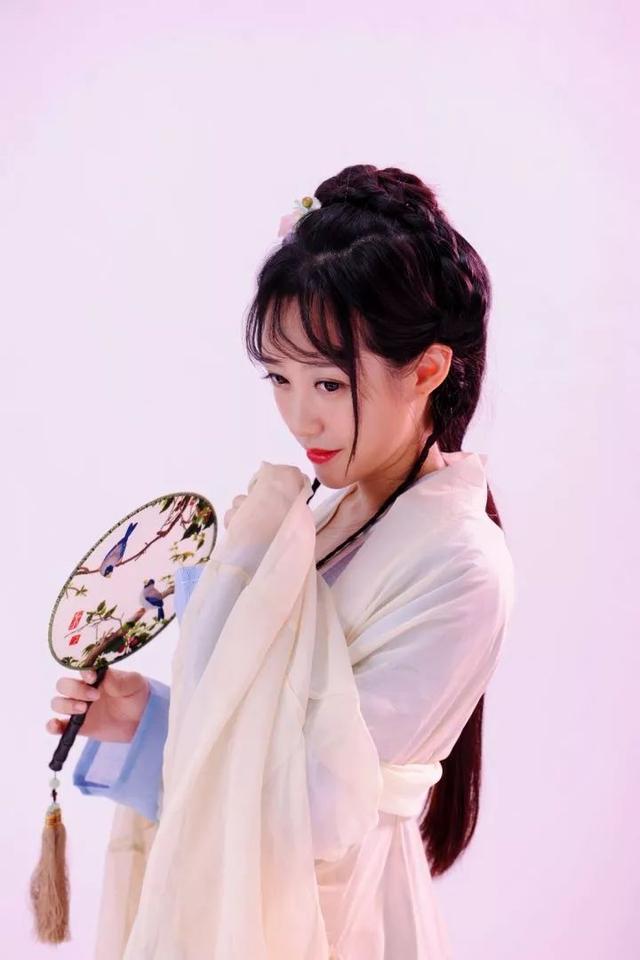 90后中国姑娘，在澳洲街头搞“事情”，竟然美哭外媒、惊动CCTV