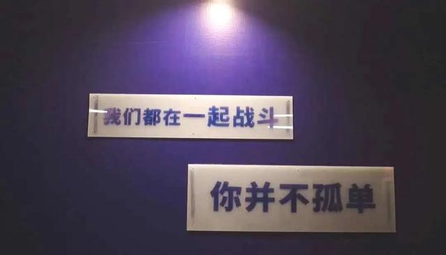 在家看A片被老妈撞见，她反手就带我去了个“18禁”场所