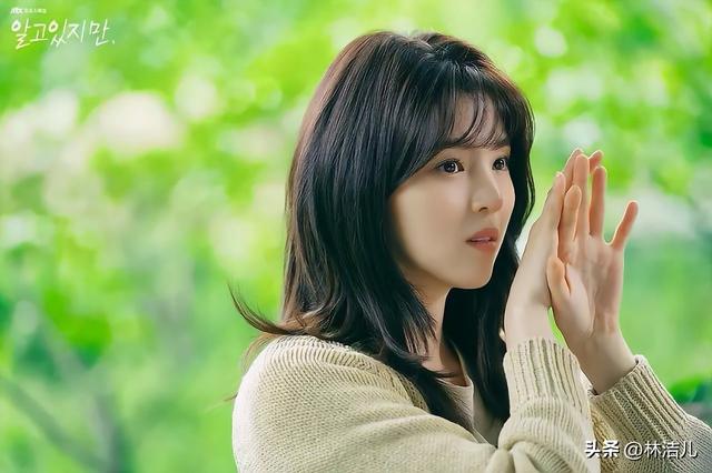 清冷钓系姐谁不爱呢？韩素希的日常妆容好绝，高级氛围感轻松拿捏