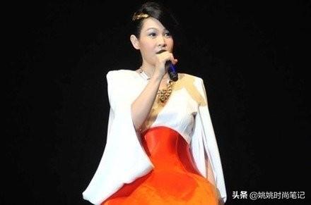 51岁刘若英穿“阴沟裙”美得像30岁小姐姐,奶茶妹有名有实