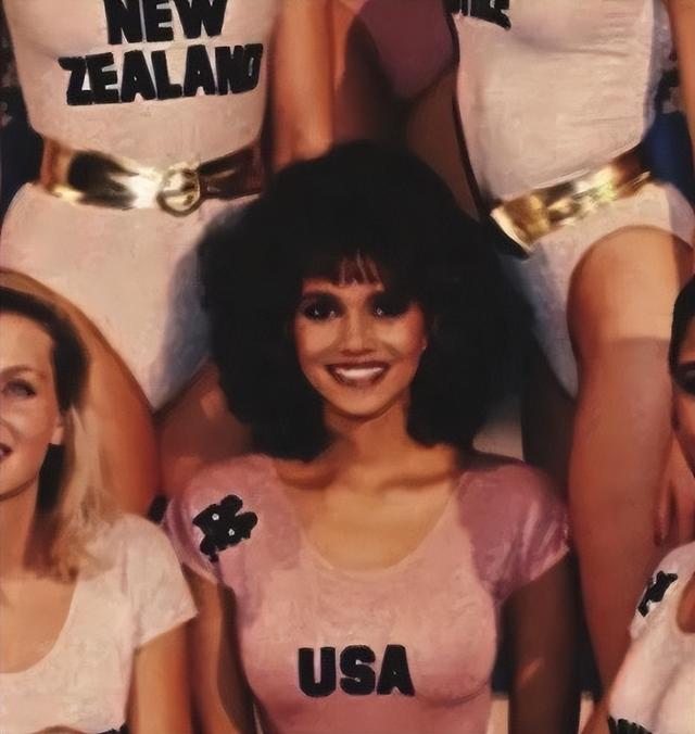 令人惊艳的黑珍珠：伊曼和丈夫甜蜜恩爱24年，哈莉·贝瑞离过3次婚