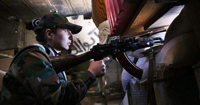 亚美尼亚女兵，能与以色列女兵媲美，7名女星参与训练，坦言太苦