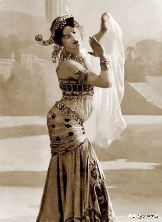 美女间谍玛塔·哈丽:靠脱衣舞成名,色诱多位英法军官,结局如何