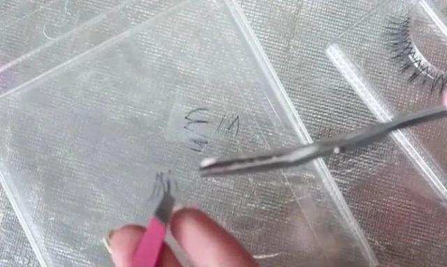 看完女明星的自拍，我发现这几年睫毛白刷了