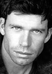 印第安女孩被侮辱后赤足雪地9.6公里吐血身亡,男主以牙还牙