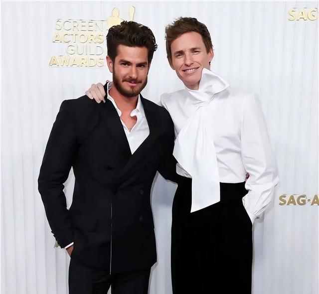 美国这一夜，国际女星风情万种，有人保守有人真大胆，但都不怕冷