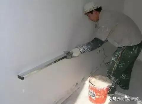 口述：维族姑娘嫁给汉族小伙，两人干粉刷，不辞辛苦，月入两三万