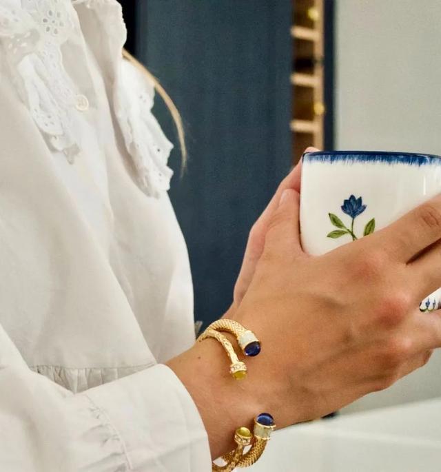凯特、戴妃同款手镯，英国王室都爱的瓷器，情人节送礼大气有格调
