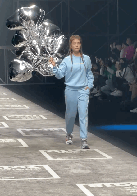 完美女神是假的，胯宽腿粗，溜肩没腰，生图揭露人间真实