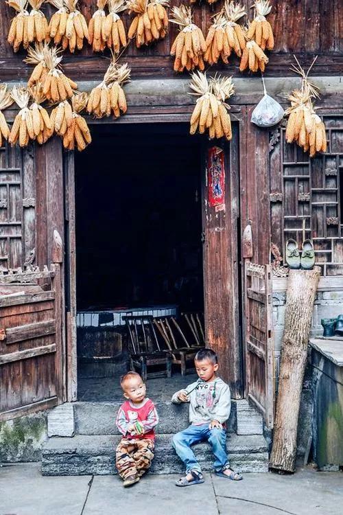 《哺乳期的女人》：这部获鲁奖的短篇，较早关注了留守儿童问题